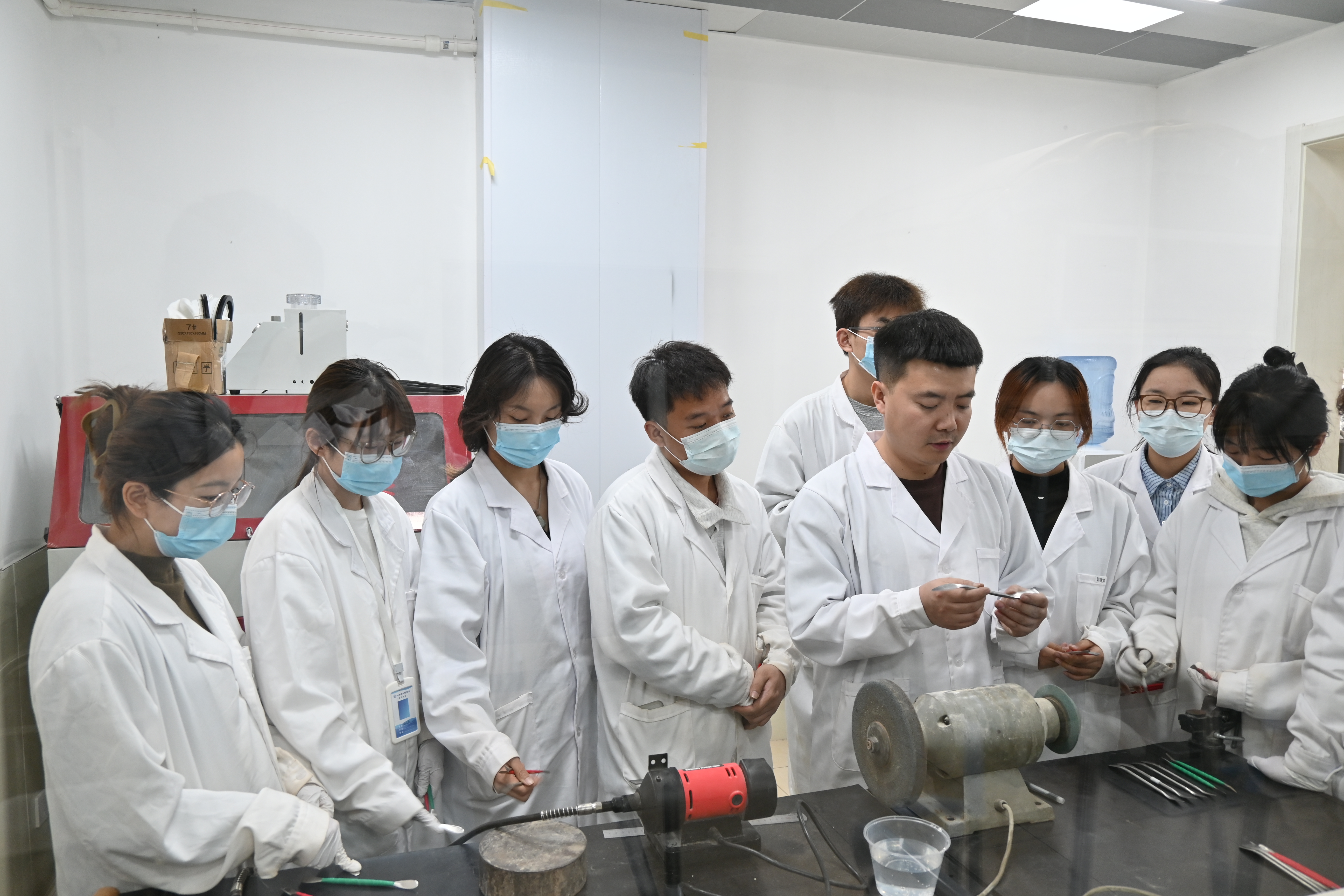 20250305-尉老师讲解制作钢刀 (5).JPG